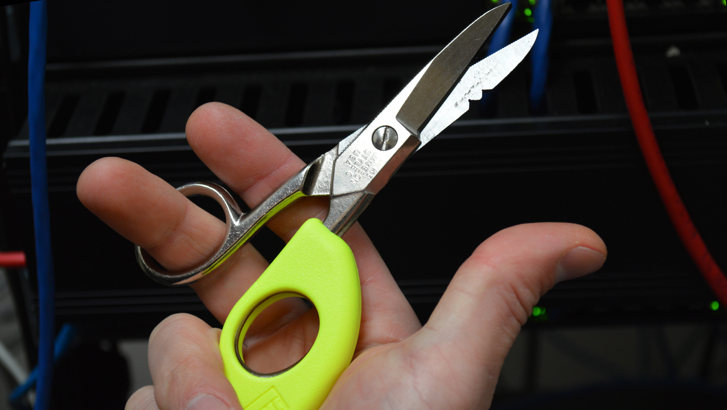 SocialMedia-Snips_Kits-scissors2-2